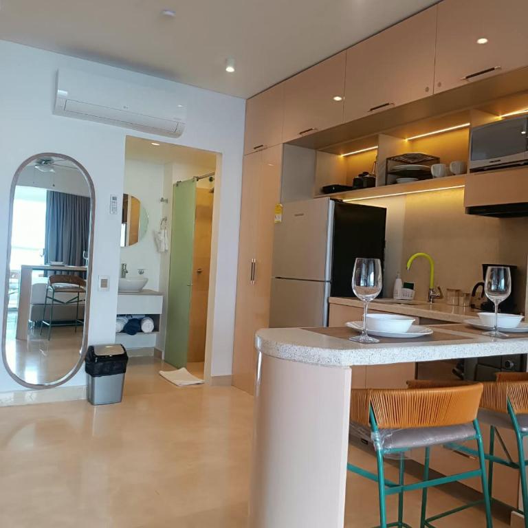 Apartamento Despierta Frente al Mar, con jacuzzi, piscinas y baño turco, cerca al aeropuerto - Two-Bedroom Apartment - 25