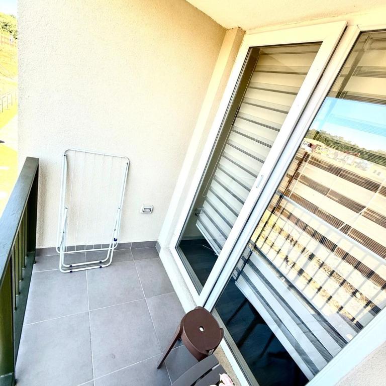 Spacious 3 bedroom apartment with pool and parking space - Three-Bedroom Apartment - 12