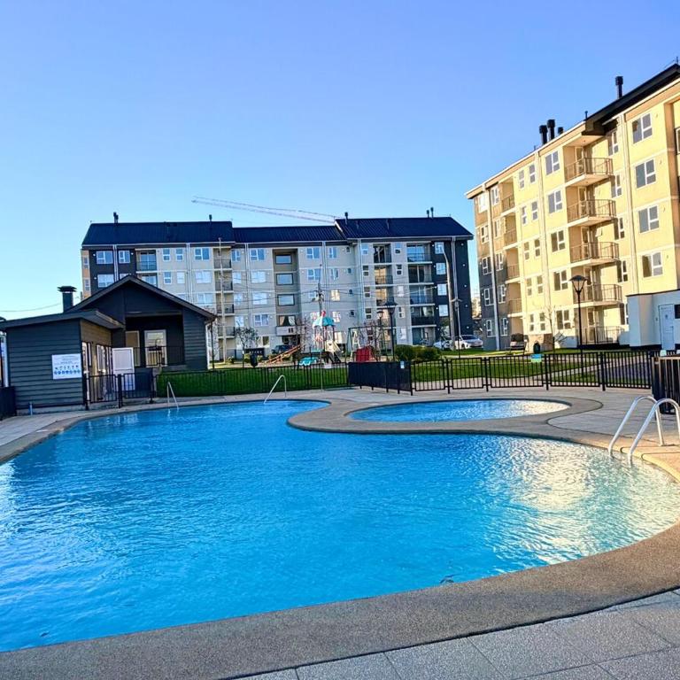 Spacious 3 bedroom apartment with pool and parking space - Three-Bedroom Apartment - 14