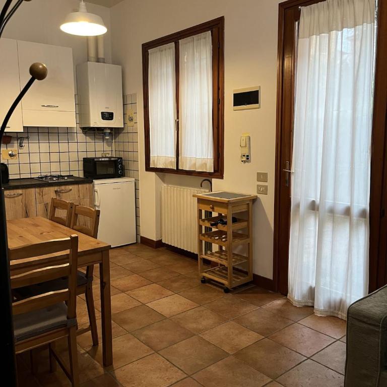 BiBi APARTMENT- FREE PARKING-OSPEDALE MAGGIORE-STADIO-MAST - Appartamento Monolocale - 11