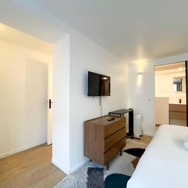 Opera apartment in the heart of Paris - Three-Bedroom Apartment - 18