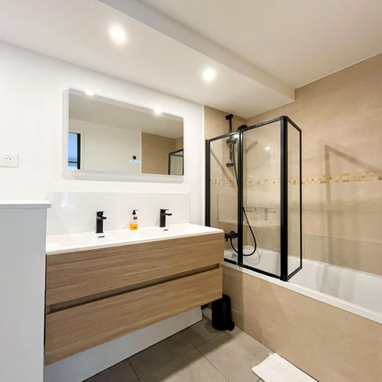 Opera apartment in the heart of Paris - Three-Bedroom Apartment - 19