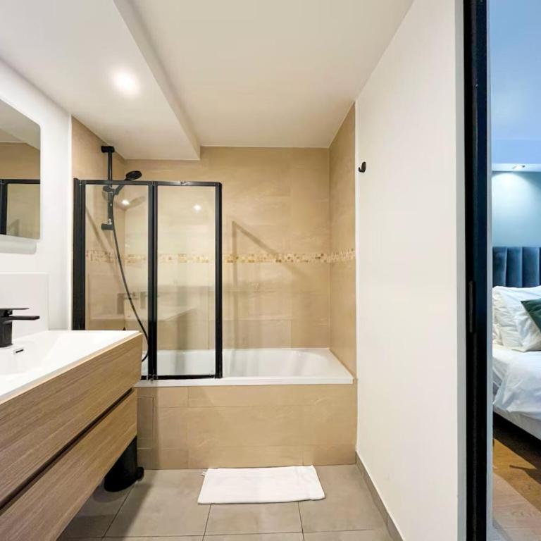 Opera apartment in the heart of Paris - Three-Bedroom Apartment - 21