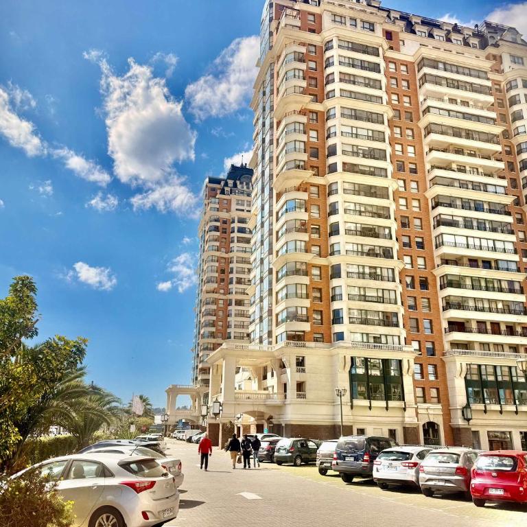 Espacioso frente a la playa y cercano a mall - Apartamento - 39