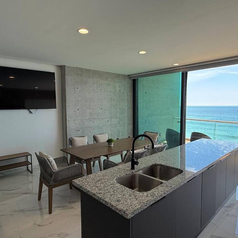 Lujo frente al mar, Alberca, Vista al oceano - Apartment - 50