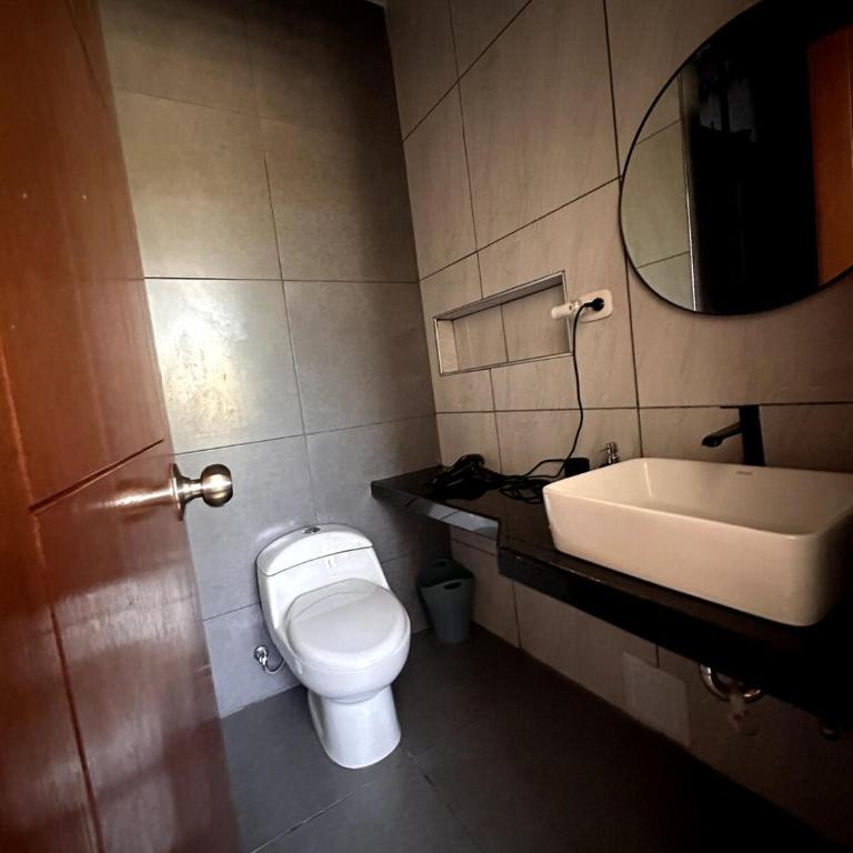 Casa con piscina temperada y Aire Acondicionado en zona exclusiva - Four-Bedroom House - 6