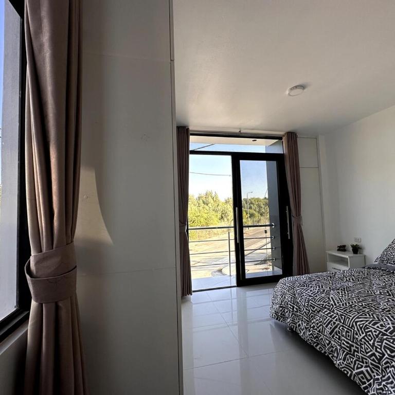 Casa con piscina temperada y Aire Acondicionado en zona exclusiva - Four-Bedroom House - 12