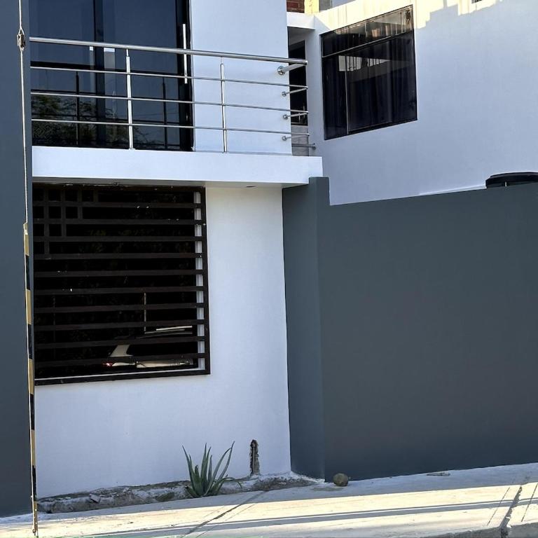Casa con piscina temperada y Aire Acondicionado en zona exclusiva - Four-Bedroom House - 22
