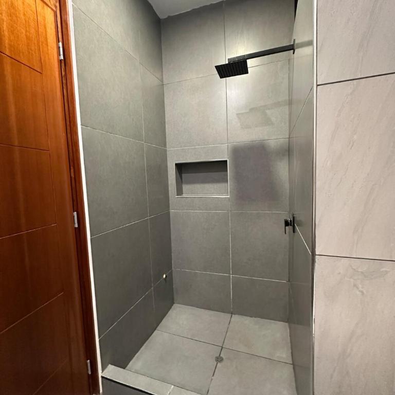 Casa con piscina temperada y Aire Acondicionado en zona exclusiva - Four-Bedroom House - 25