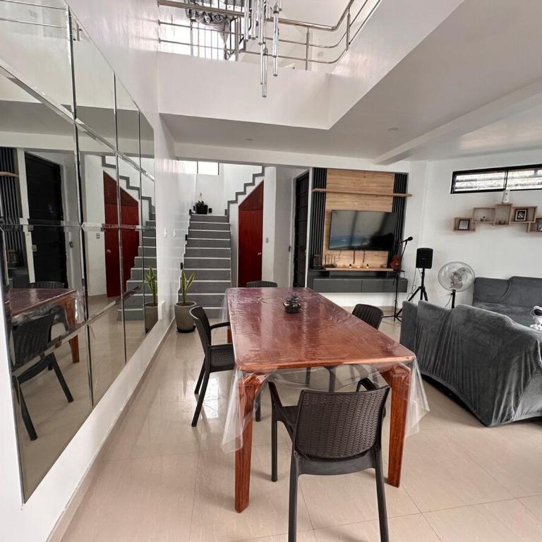 Casa con piscina temperada y Aire Acondicionado en zona exclusiva - Four-Bedroom House - 35
