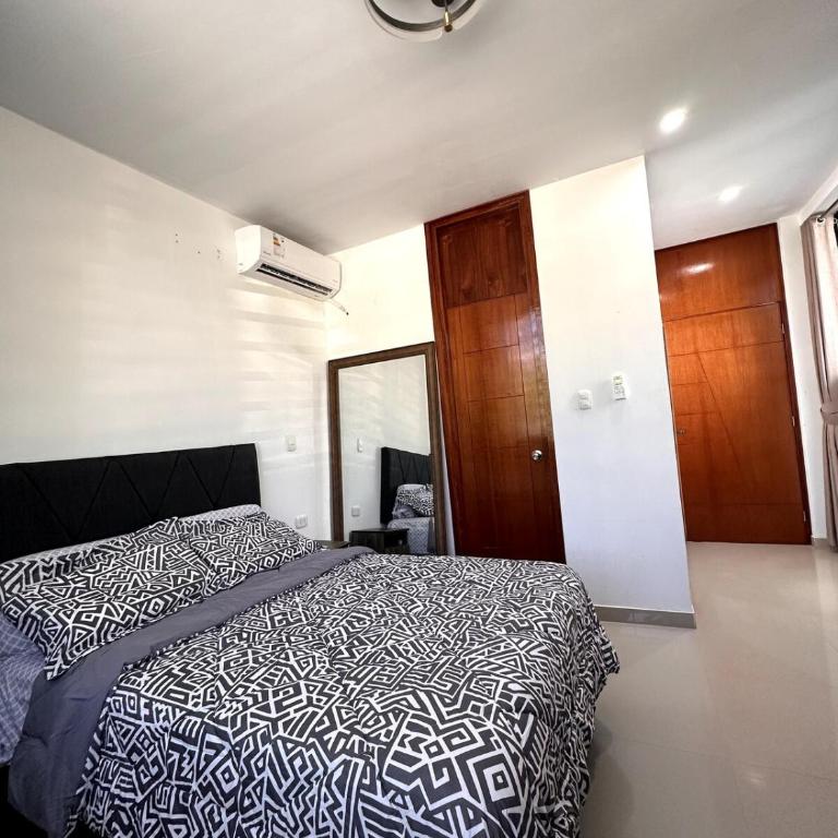 Casa con piscina temperada y Aire Acondicionado en zona exclusiva - Four-Bedroom House - 37