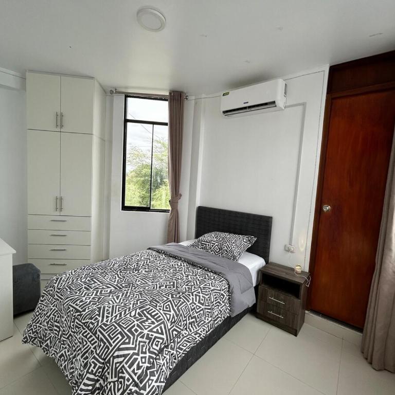 Casa con piscina temperada y Aire Acondicionado en zona exclusiva - Four-Bedroom House - 41