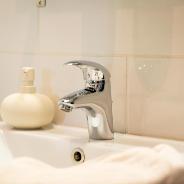 Chez Marie - Chambre Double ou Lits Jumeaux avec Salle de Bains Privative Externe - 7