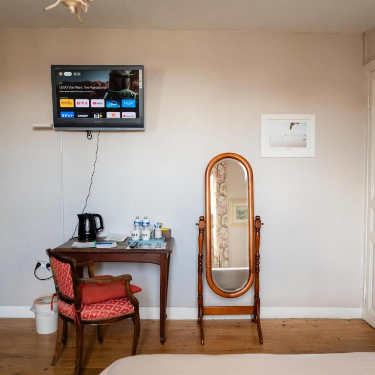 Chez Marie - Chambre Double ou Lits Jumeaux avec Salle de Bains Privative Externe - 5