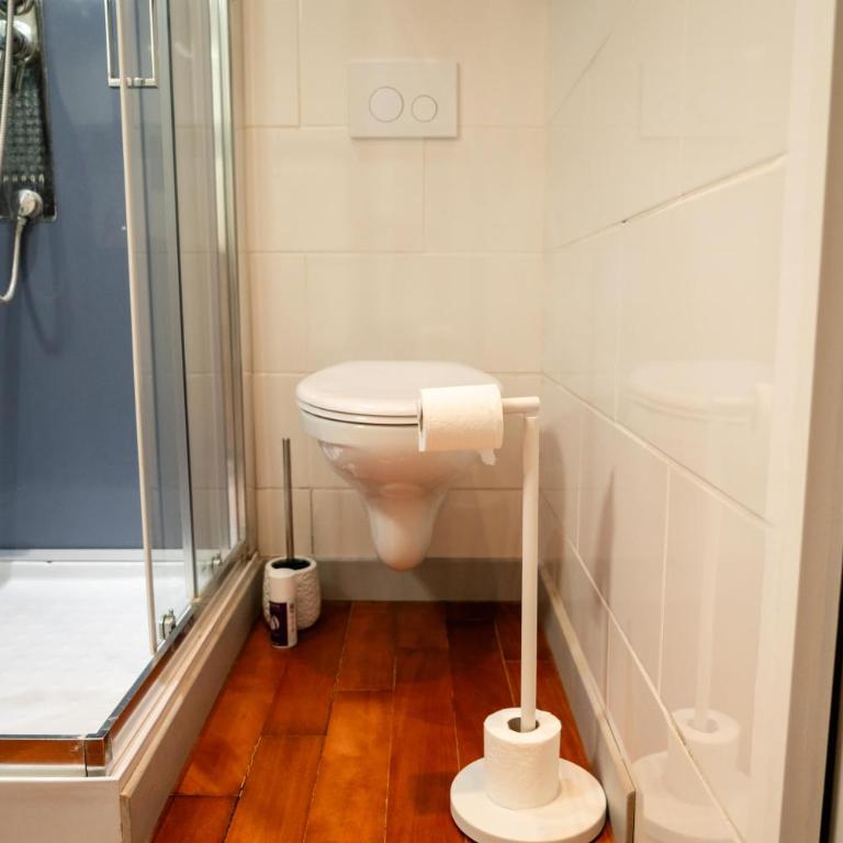 Chez Marie - Chambre Double ou Lits Jumeaux avec Salle de Bains Privative Externe - 4