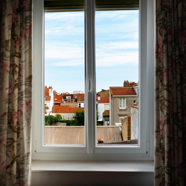 Chez Marie - Chambre Double ou Lits Jumeaux avec Salle de Bains Privative Externe - 9