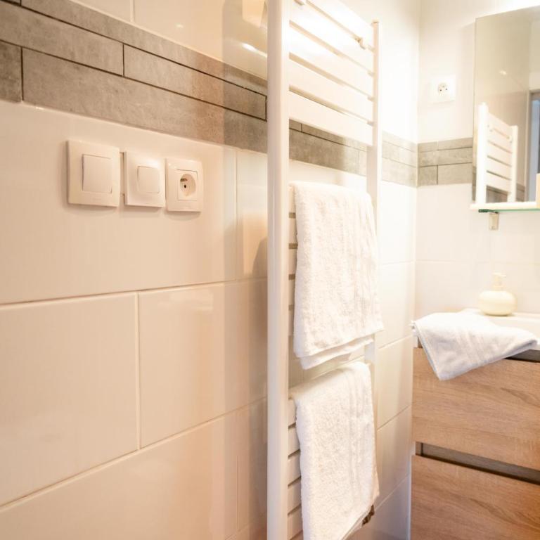 Chez Marie - Chambre Double ou Lits Jumeaux avec Salle de Bains Privative Externe - 14