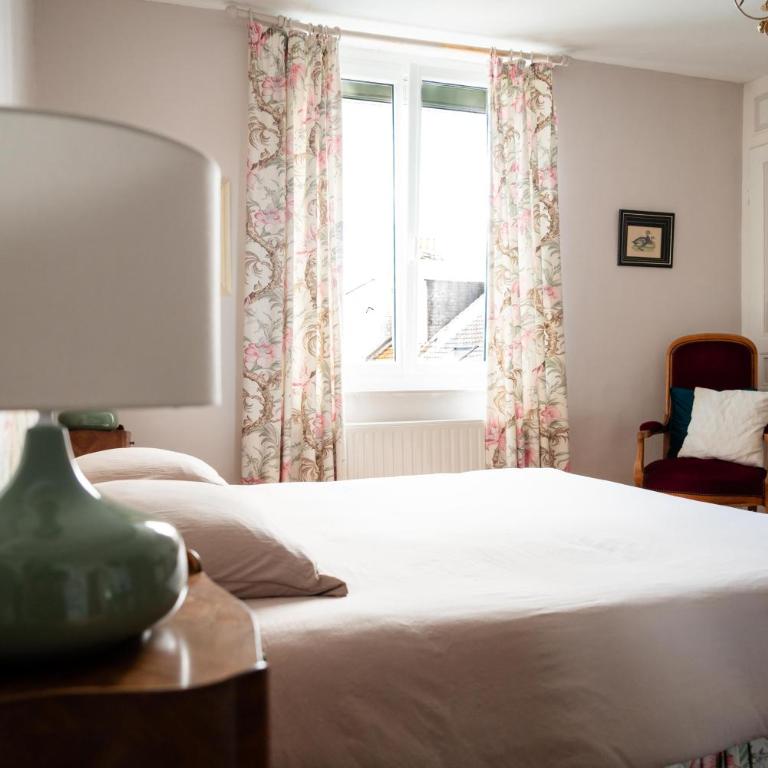 Chez Marie - Chambre Double ou Lits Jumeaux avec Salle de Bains Privative Externe - 13