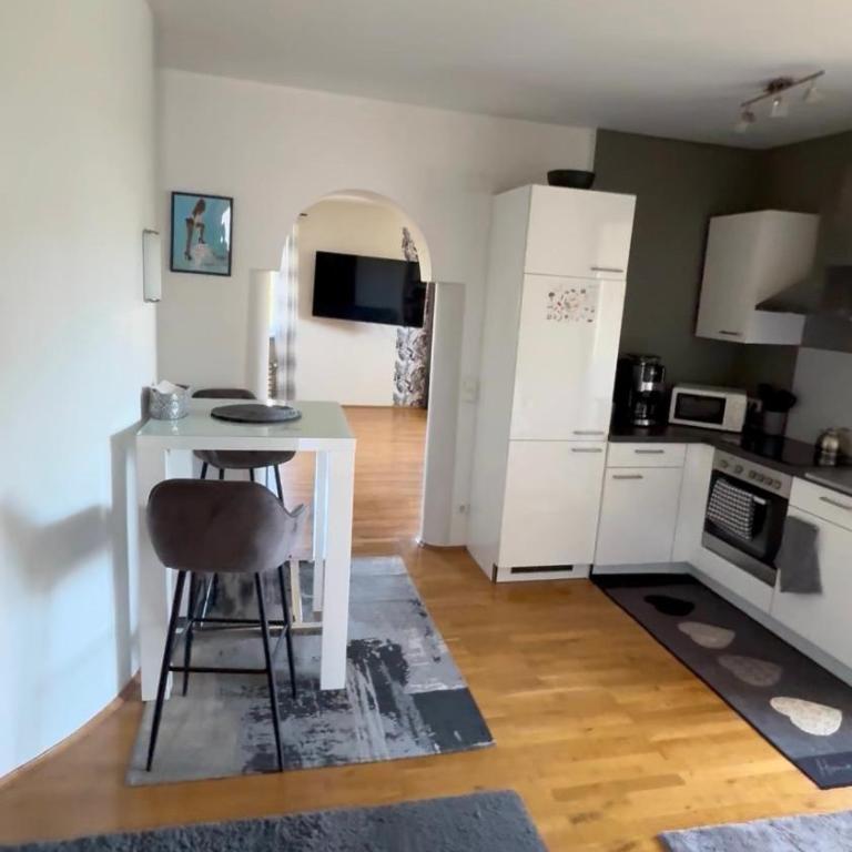 Big Apartment With Balcony - Apartment mit Balkon - 10