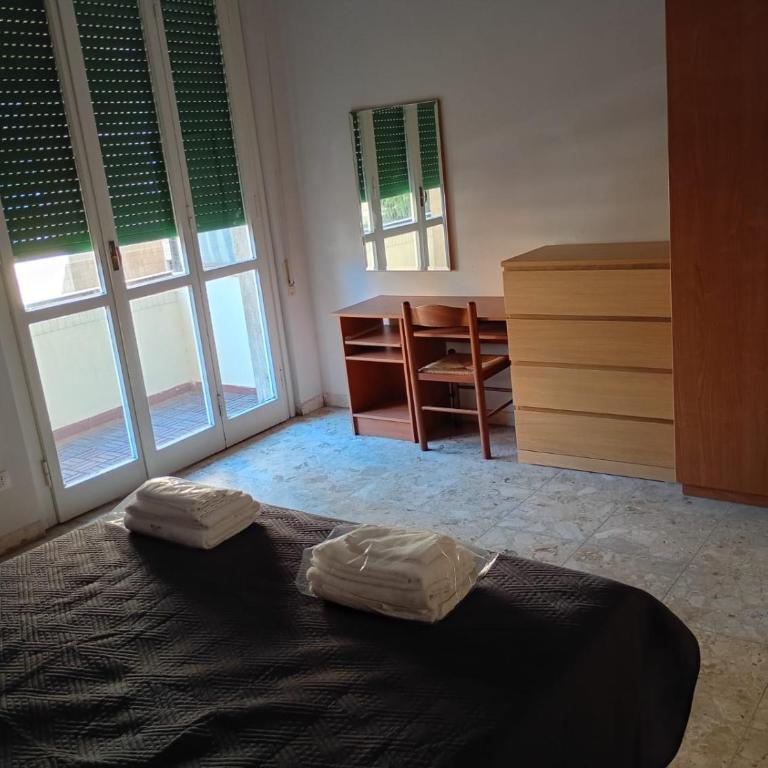 Camera a Novoli - Via Bisenzio, 41 - Three-Bedroom Apartment with Balcony - 4