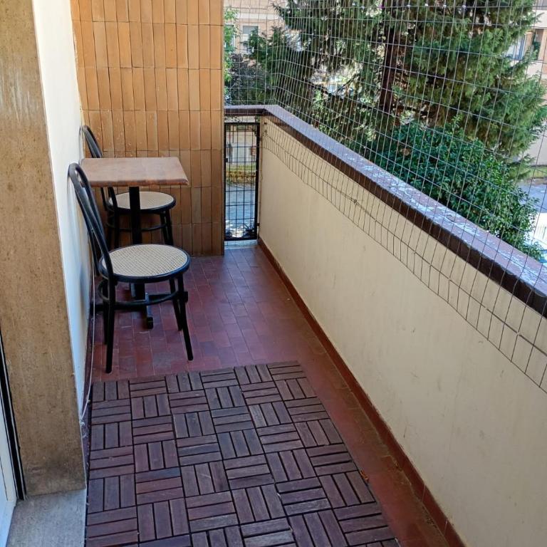 Camera a Novoli - Via Bisenzio, 41 - Three-Bedroom Apartment with Balcony - 1