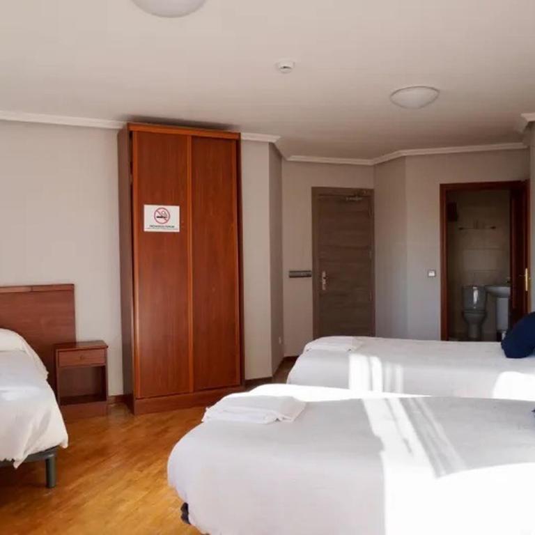 Hostal Cerecedo by gaiarooms - Dreibettzimmer - 5