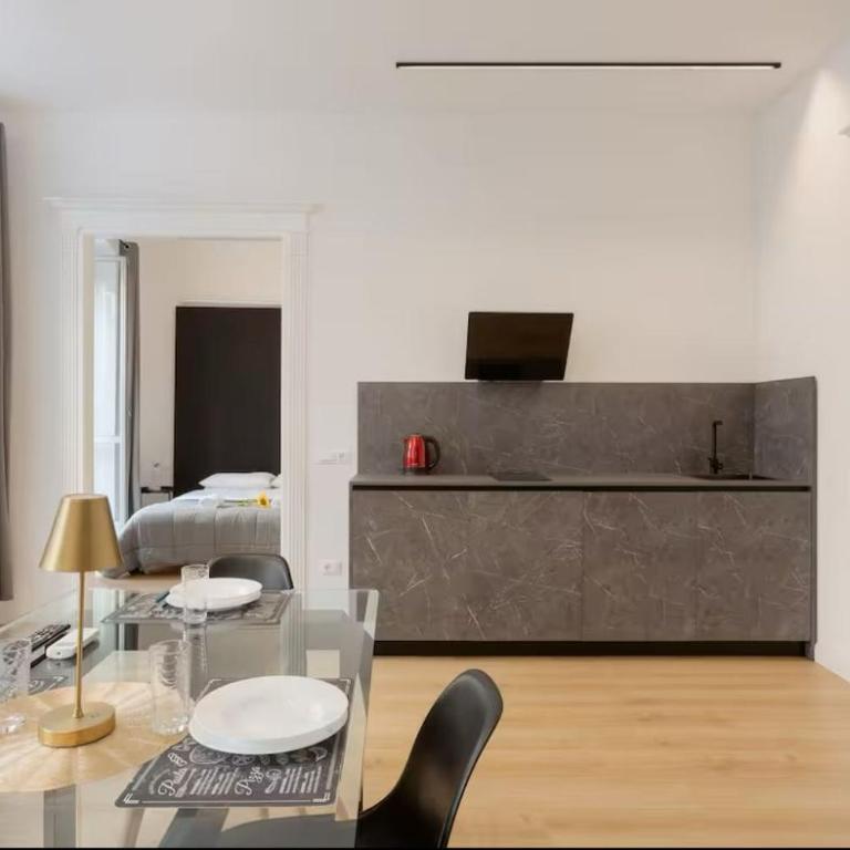 Affittacamere e Appartamento B in centro a Trieste - Camera Quadrupla con Bagno Privato - 11