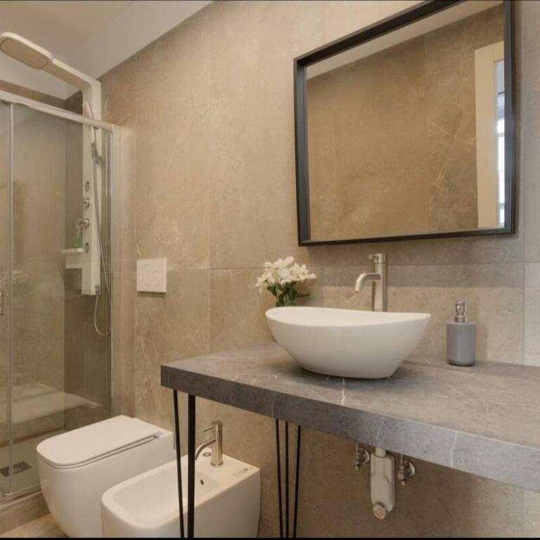 Affittacamere e Appartamento B in centro a Trieste - Camera Quadrupla con Bagno Privato - 12