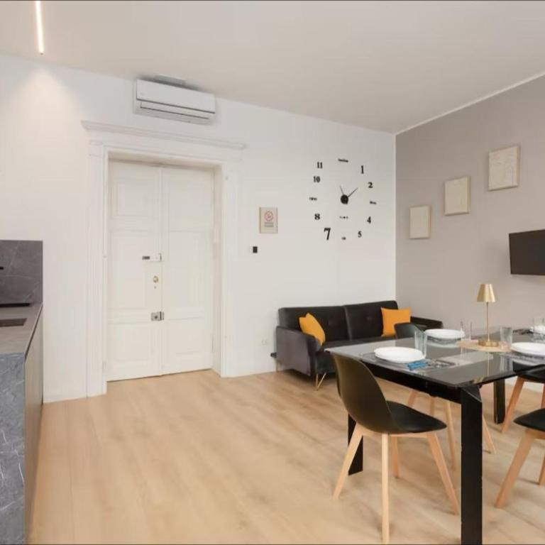 Affittacamere e Appartamento B in centro a Trieste - Camera Quadrupla con Bagno Privato - 14