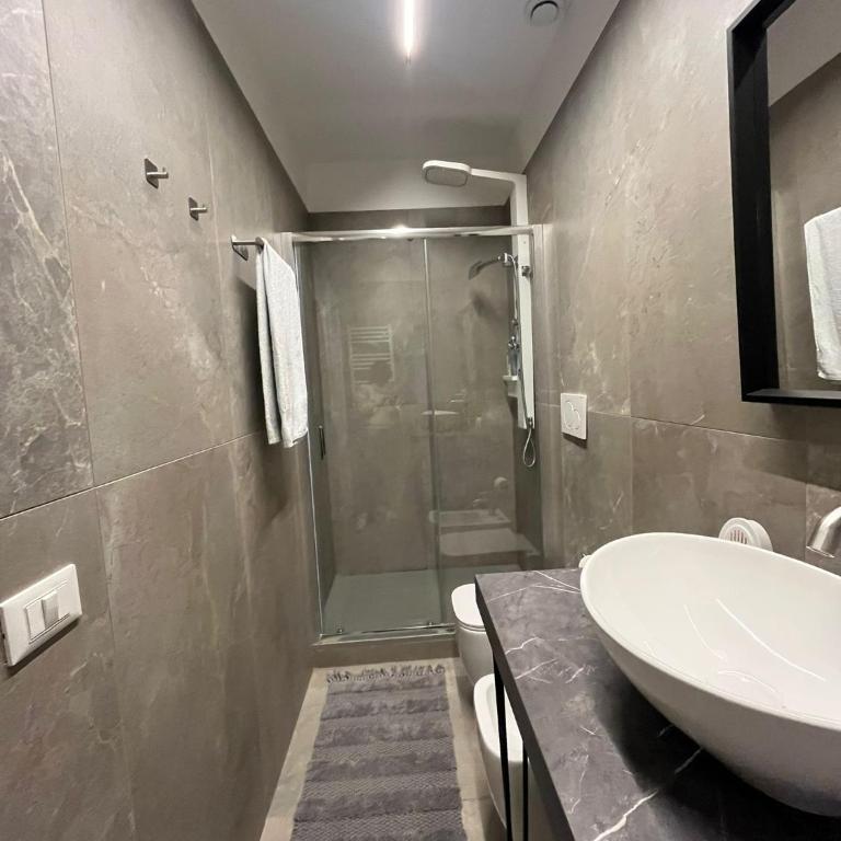 Affittacamere e Appartamento B in centro a Trieste - Camera Quadrupla con Bagno Privato - 7