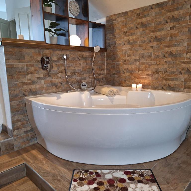 Südsteirisches HOFGLÜCK das XXL Ferienreich im 1 STOCK - Deluxe Suite mit Whirlpool-Badewanne - 27