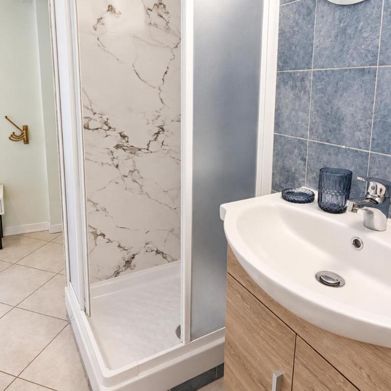 Casa Fiore, rifugio luminoso tra storia e design - Apartment mit 1 Schlafzimmer - 14