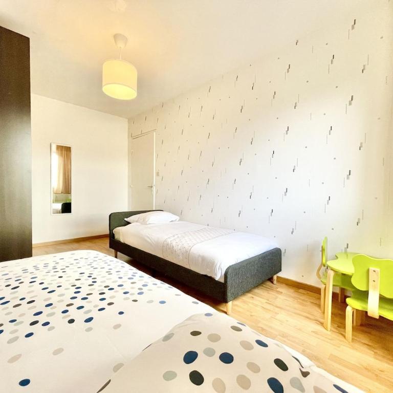 Spacious flat with private bike garage - Appartement 3 Chambres avec Balcon - 14
