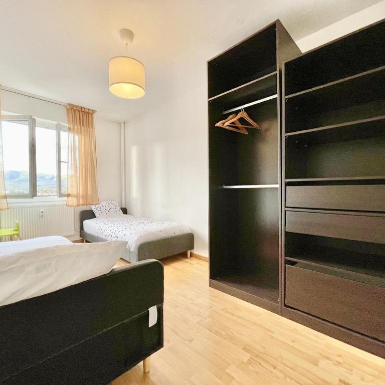 Spacious flat with private bike garage - Appartement 3 Chambres avec Balcon - 23