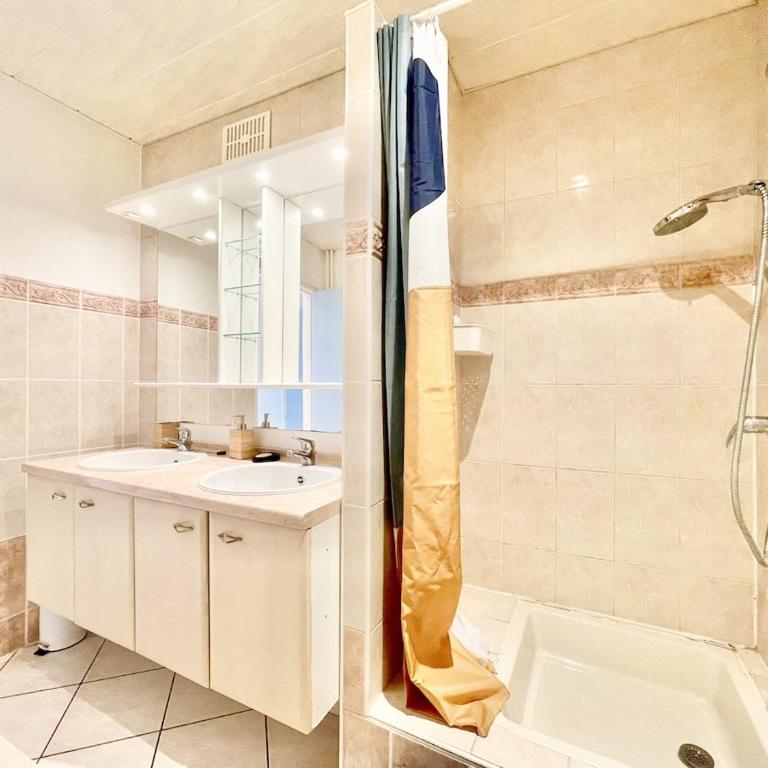 Spacious flat with private bike garage - Appartement 3 Chambres avec Balcon - 24
