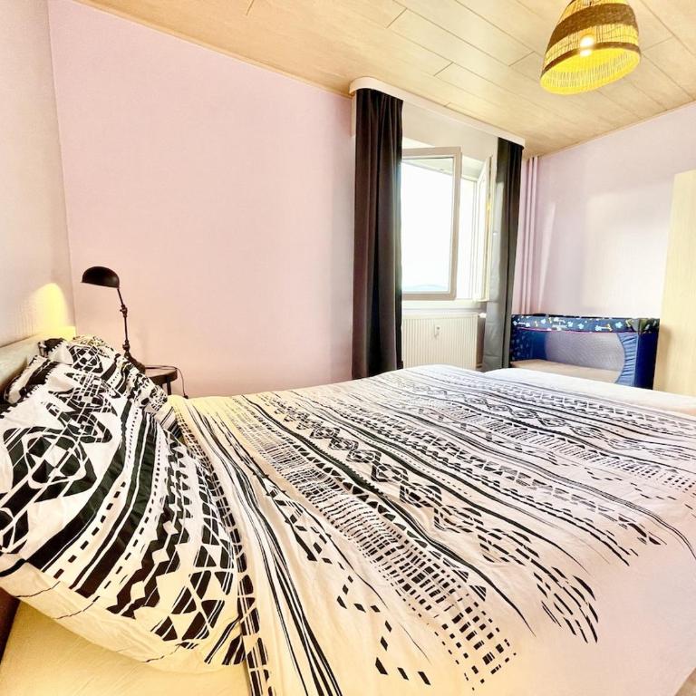 Spacious flat with private bike garage - Appartement 3 Chambres avec Balcon - 25
