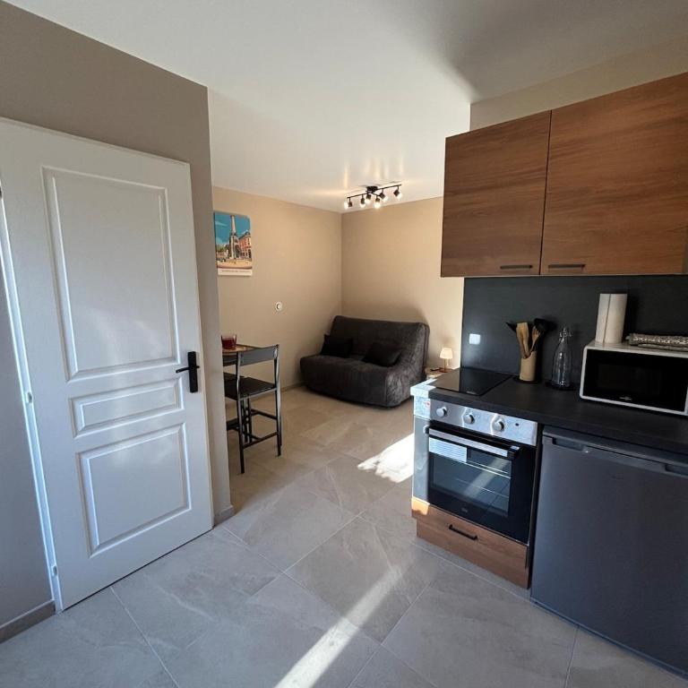 Studio Rénové - Calme - WiFi - Proche Centre ville - Apartamento de 2 dormitorios - 4