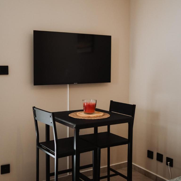 Studio Rénové - Calme - WiFi - Proche Centre ville - Apartamento de 2 dormitorios - 7