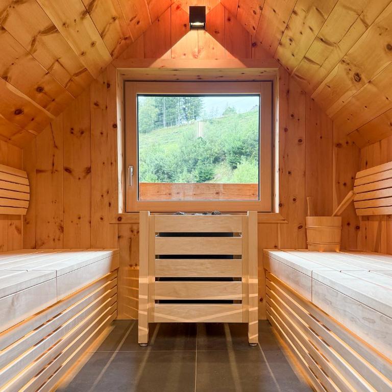Landhaus Auerling, Chalet am Wald mit Sauna, Kamin & Garten - Chalet mit 3 Schlafzimmern - 3
