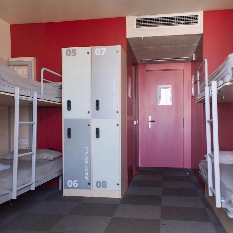 Urbany Hostel Barcelona - Cama en habitación compartida de 8 camas - 7