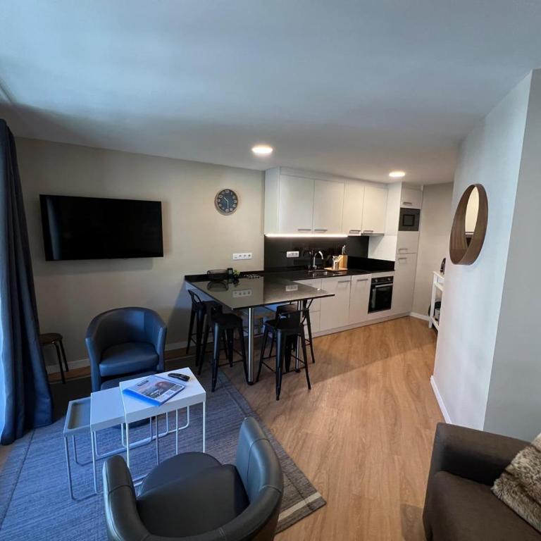 Immodelpas Velasquez - Superior Apartment mit 1 Schlafzimmer und Balkon - 2
