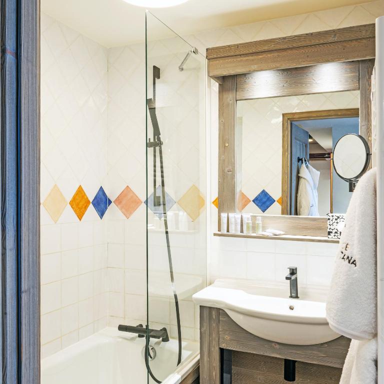 Hôtel L'Aigle du Montana by Les Etincelles - Double Room with Blacony - Mountain View - 5