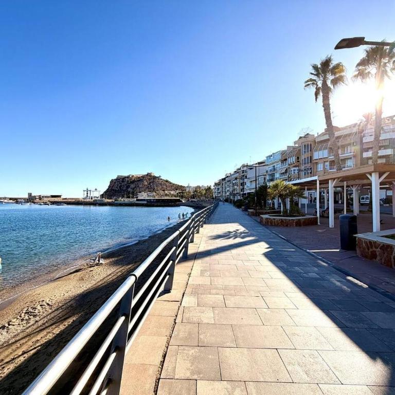 Casa con encanto en paseo marítimo la GAVIOTA - Casa de 3 dormitorios - 56