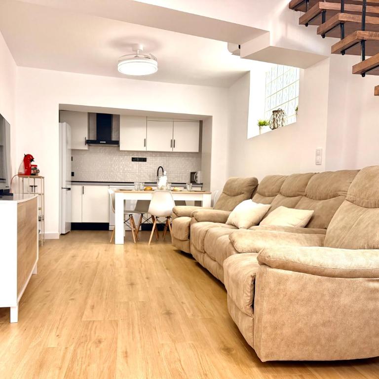 Casa con encanto en paseo marítimo la GAVIOTA - Casa de 3 dormitorios - 2
