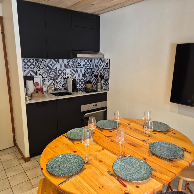 T2 confortable au pied du téléphérique de Nyon avec Wifi et animaux acceptés - Apartment mit 1 Schlafzimmer - 2