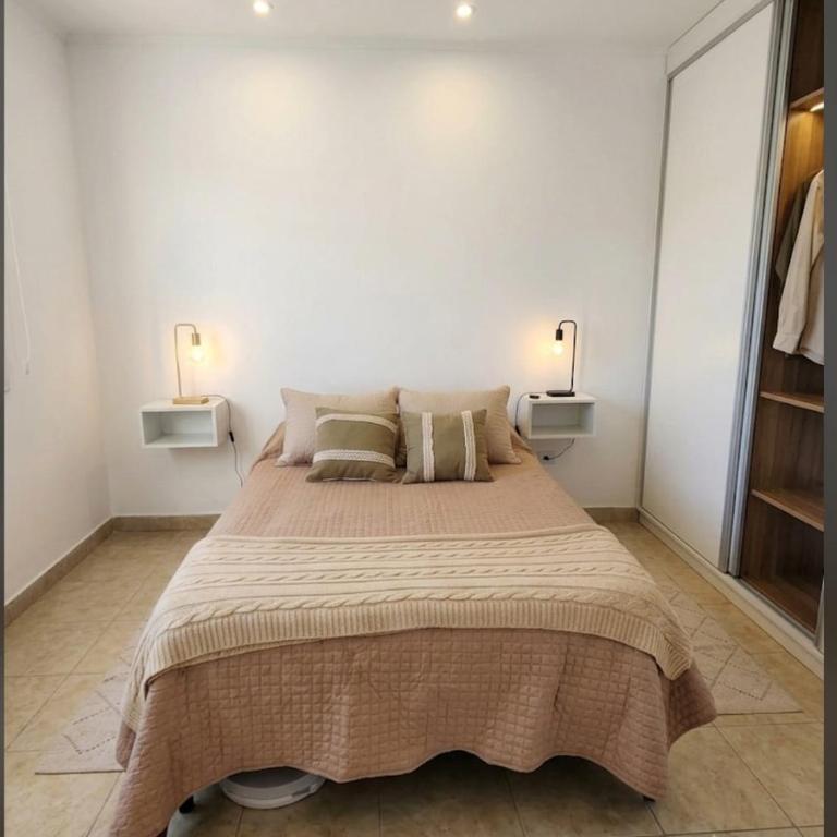Chalet con pileta y quincho, hermoso jardín - Two-Bedroom House - 6