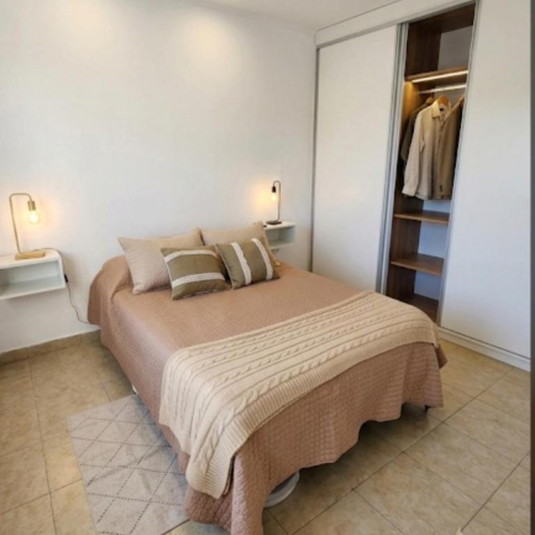 Chalet con pileta y quincho, hermoso jardín - Two-Bedroom House - 5