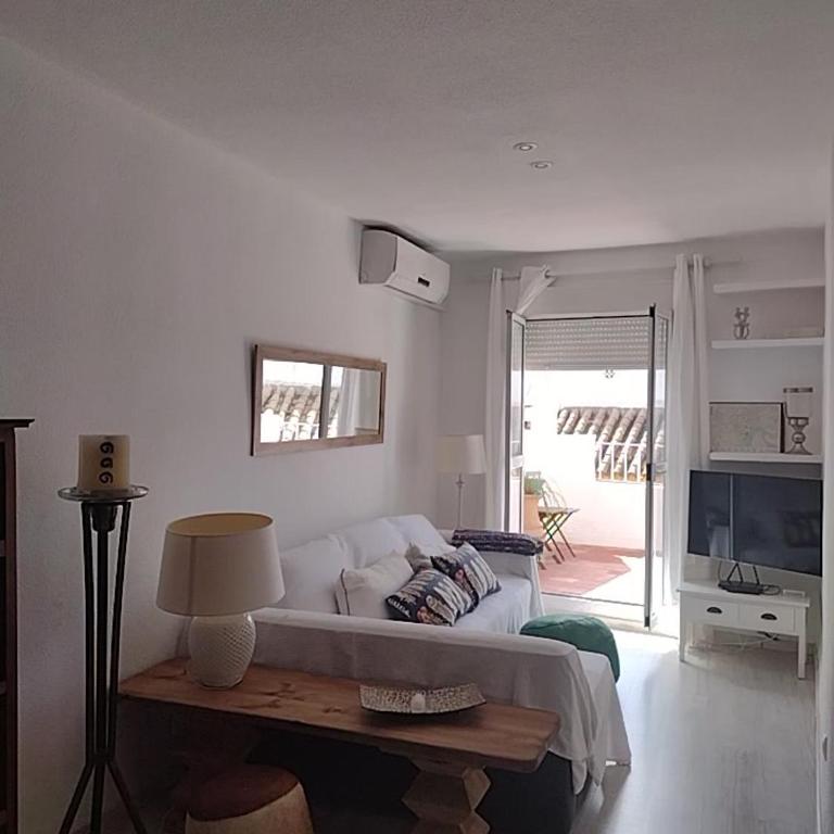PRECIOSO ATICO JUNTO A LA MAGDALENA - One-Bedroom Apartment - 7