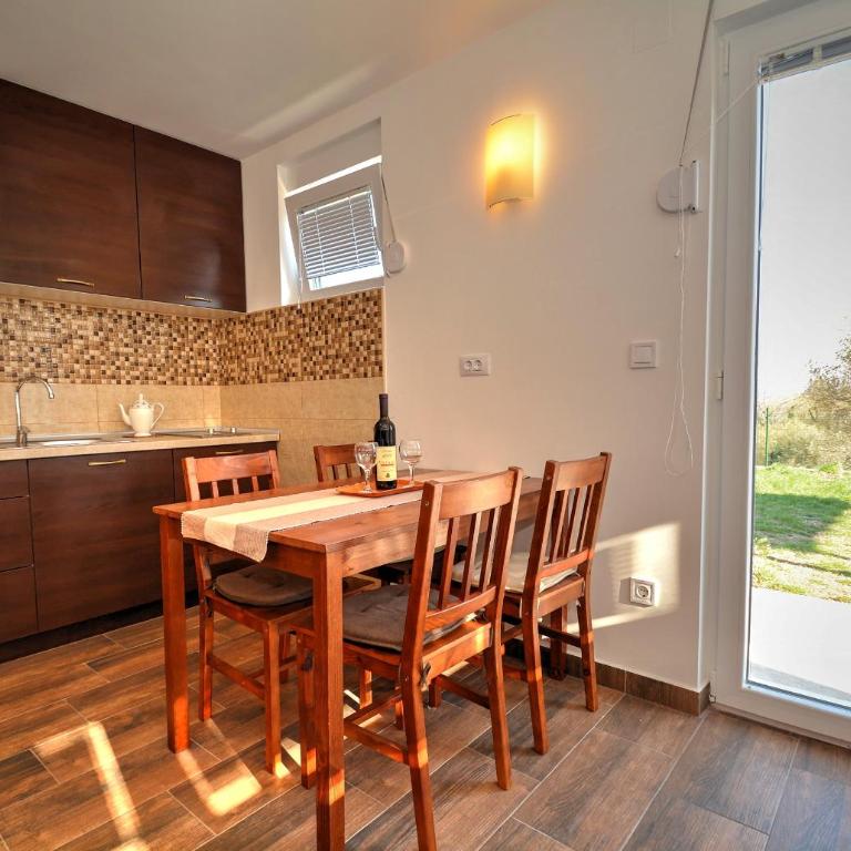 Apartments Blazevic - Studio Apartment with Terrace and Sea View - 20