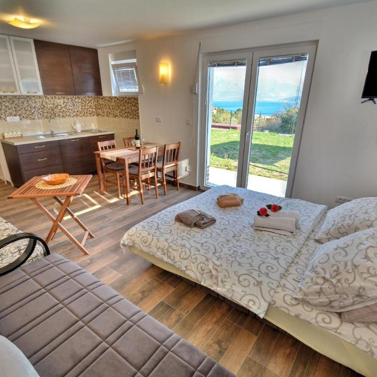 Apartments Blazevic - Studio Apartment with Terrace and Sea View - 14